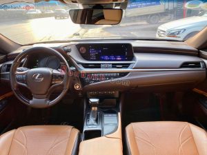 Xe Lexus ES 250 2020