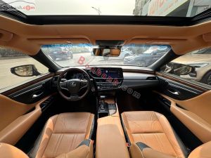 Xe Lexus ES 300h 2022