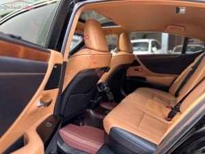 Xe Lexus ES 300h 2022