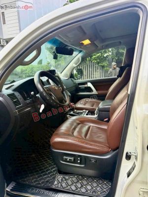 Xe Toyota Land Cruiser 4.6 V8 2020