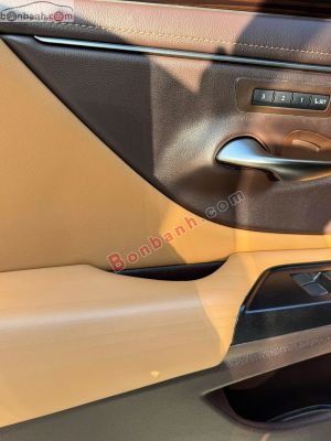 Xe Lexus ES 250 2018