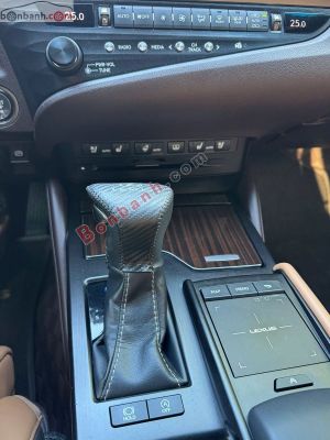 Xe Lexus ES 250 2018