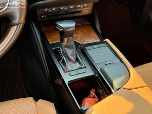 Xe Lexus ES 250 2022